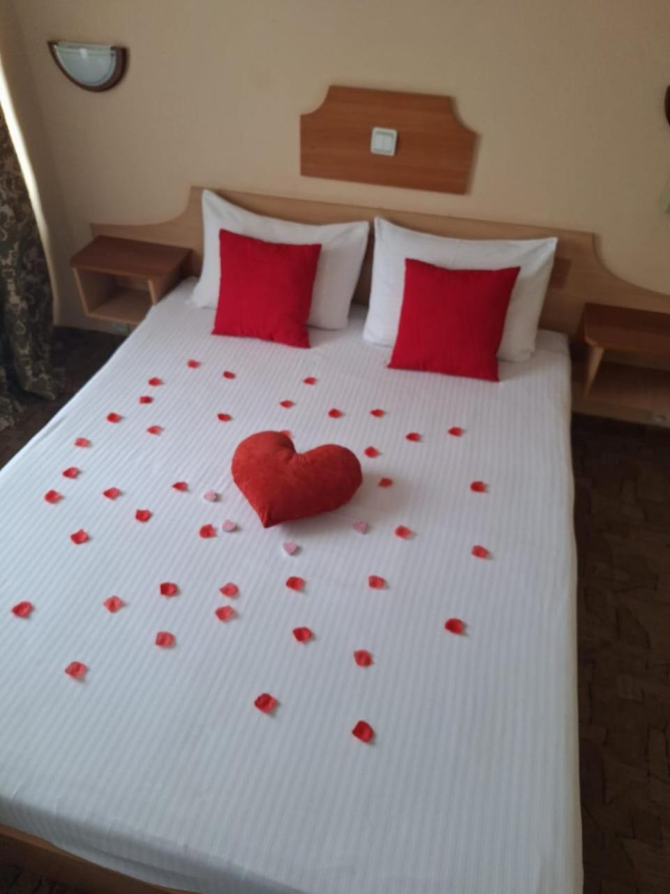 Ilek Hotel, Гостиница ИЛЕК Актобе Экстерьер фото